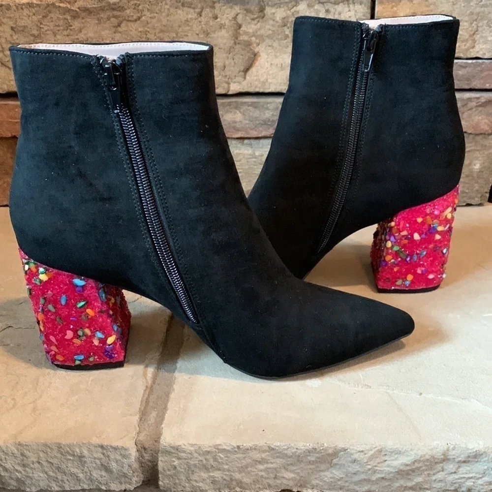 Betsy Johnson sz 9.5 suede feel black pointed toe boots with jeweled heels